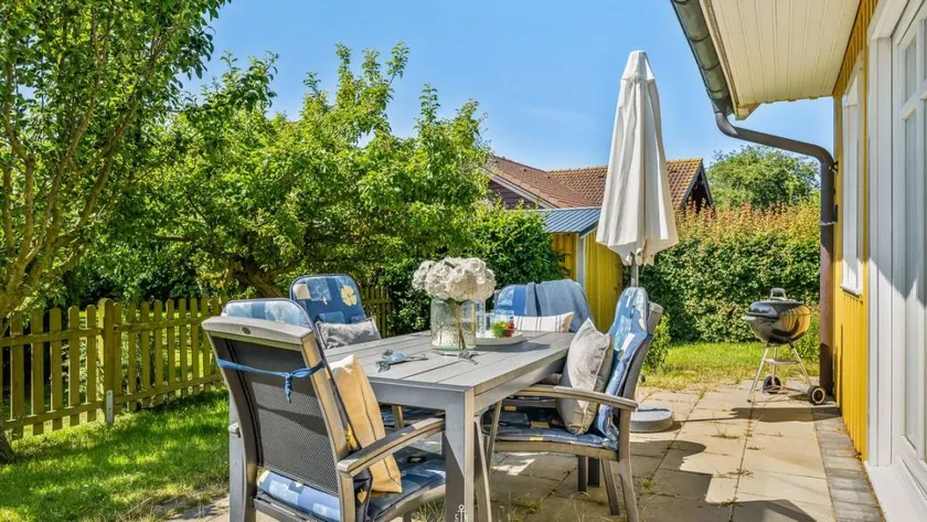 Casa con giardino, terrazza e sauna | Vista sul giardino - Image 1