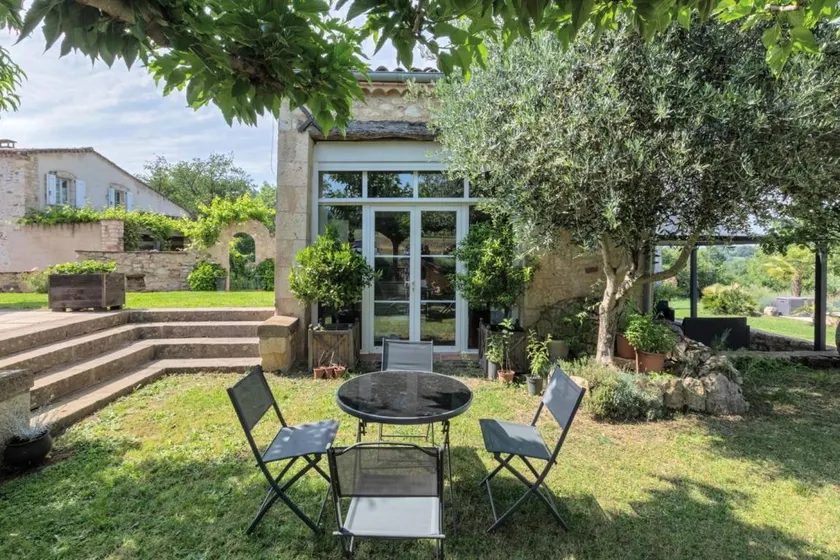 Fully equipped gite with garden, barbecue & terrace - Image 1