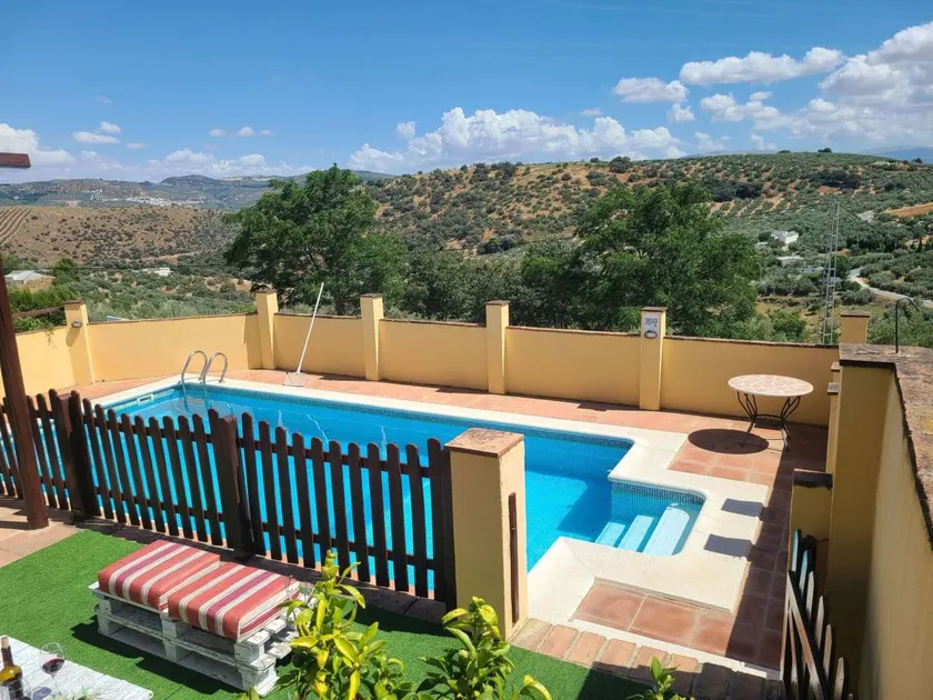 Holiday apartment with private pool, garden & BBQ - Image 1