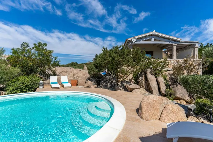 Deluxe Villa With Private Pool & Garden Oasis - Image 1