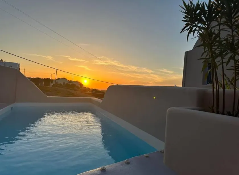 Villa with pool & terrace - Image 1