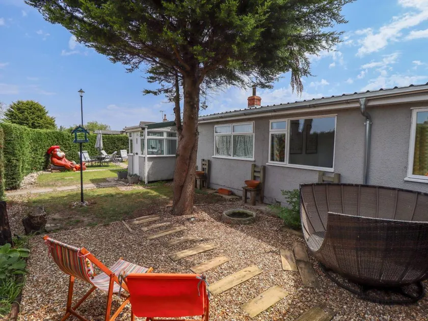 Family-oriented cottage with garden | Pets allowed - Image 1