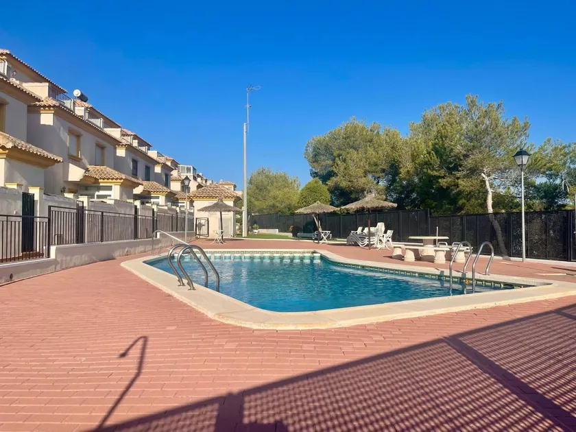Maison de vacances avec terrasse, jardin et piscine | Vue jardin - Image 1