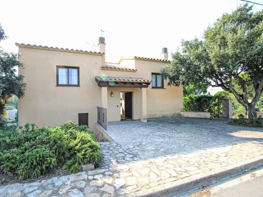 House with private pool & terrace - Image 1