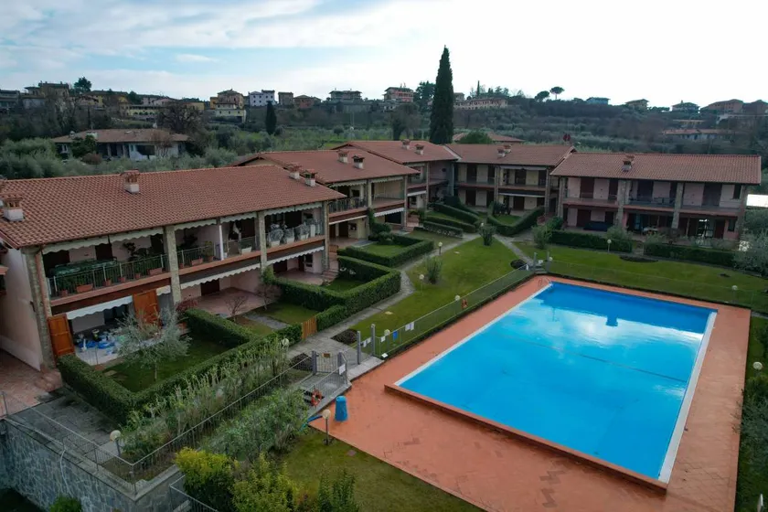 Appartamento adatto alle famiglie con piscina, giardino e terrazza - Image 1