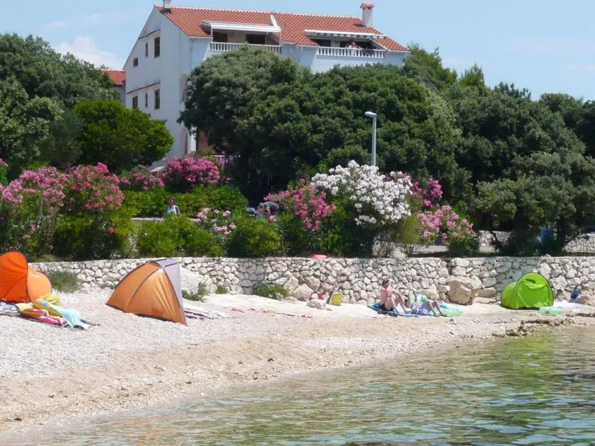 Apartamento vacacional con terraza - Image 1