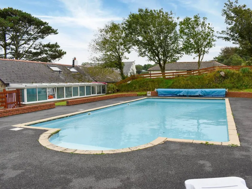 Cottage avec piscine, jardin et barbecue | Vue rivière - Image 1