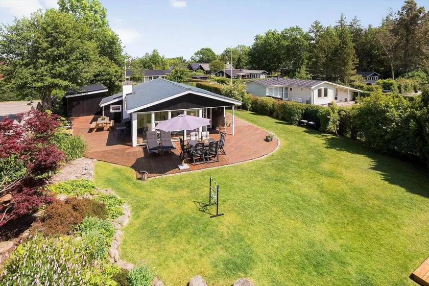Holiday home with terrace, hot tub & barbeque - Image 1