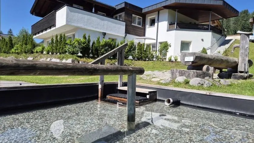 Apartment with sauna & garden - Image 1
