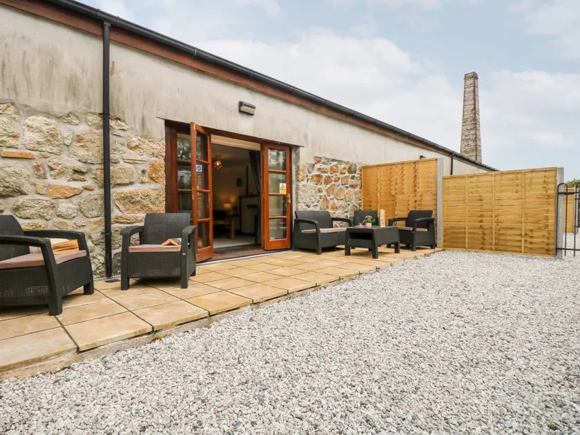 Cottage with garden - Image 1