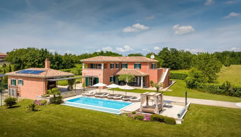 Fully equipped lovely villa with private pool, terrace & hot tub - Image 1