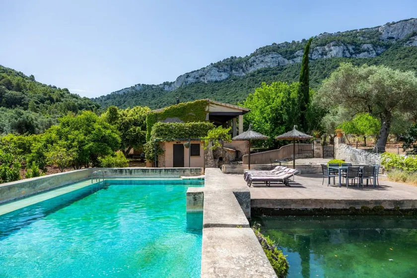 House with pool, garden & terrace | Mountain view - Image 1