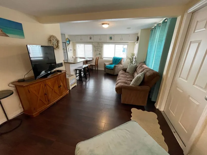 Adorable 2 bedroom 2 full bath beach bungalow Located on Nettles Island FL - Image 1
