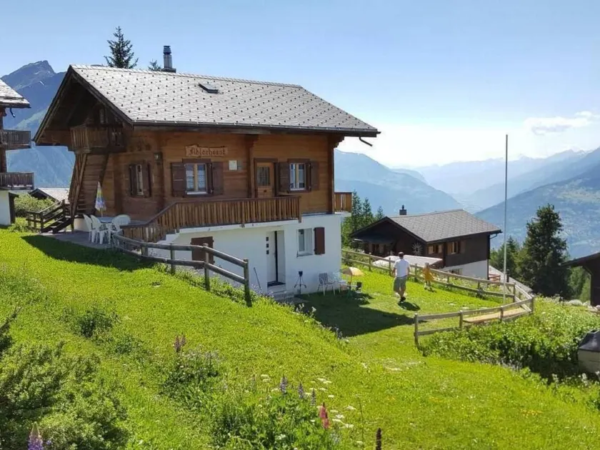 Holiday apartment with garden - Image 1
