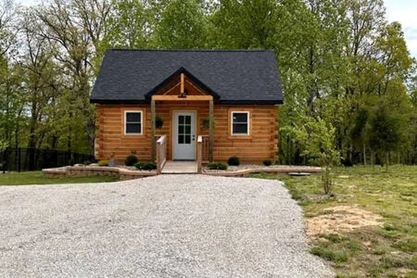 Remarkable Cabin with Fire Pit and Jacuzzi in Indiana - Image 1
