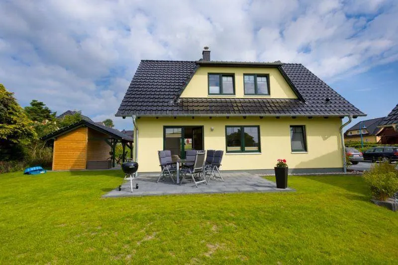 House with terrace, sauna & garden - Image 1