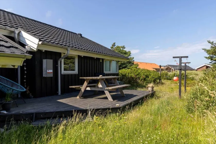 Fully equipped nice house with sauna, terrace & jacuzzi | Beach nearby | Pets are welcome - Image 1