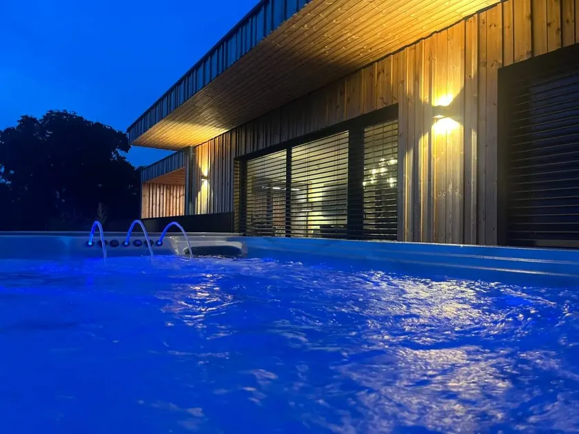 Ferienhaus mit Whirlpool, Garten und Terrasse | Panoramablick - Image 1