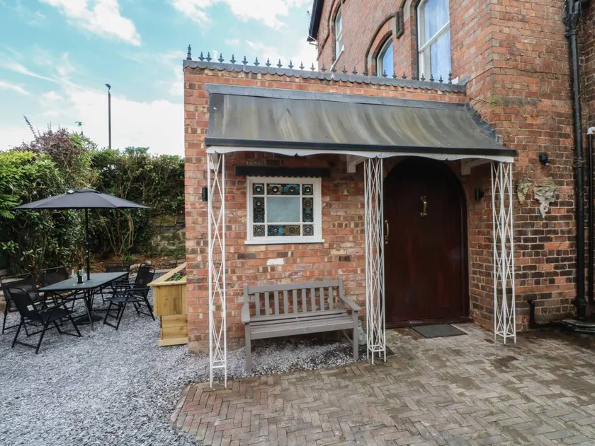 Family-friendly charming cottage with garden & jacuzzi | Pets are welcome - Image 1