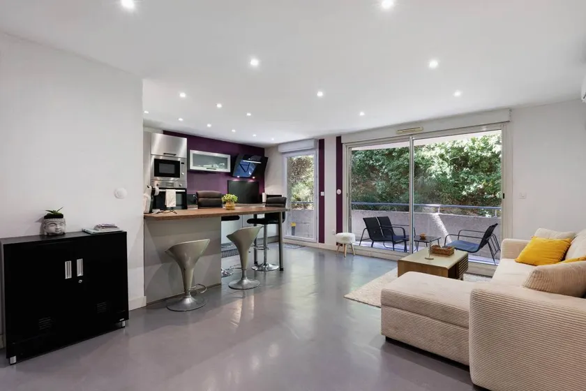 Holiday home with terrace - Image 1