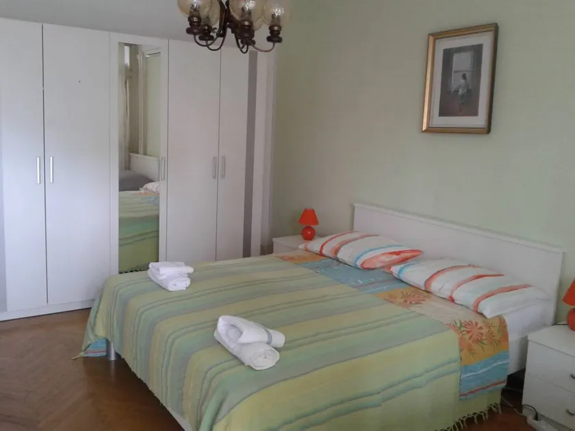 Pleasant apartment with terrace - Image 1