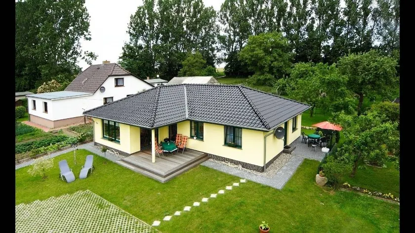 Apartment with terrace, barbeque & garden - Image 1