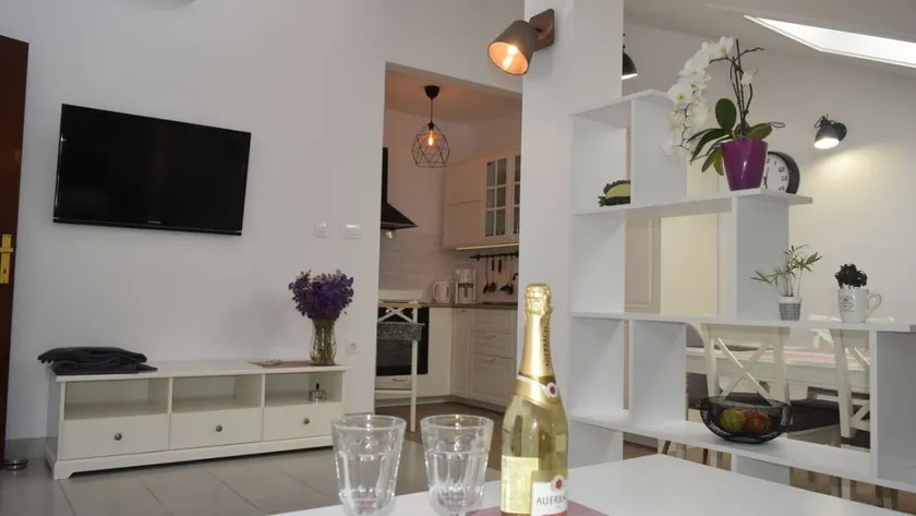 Charming holiday apartment with BBQ & terrace | Sea view - Image 1