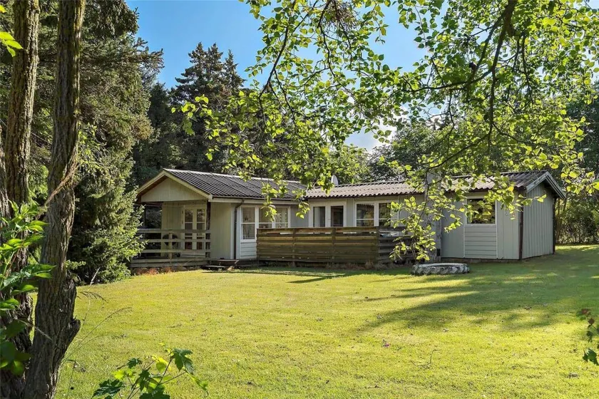 Fully equipped holiday home with terrace - Image 1