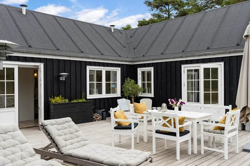 House with jacuzzi, BBQ & sauna - Image 1