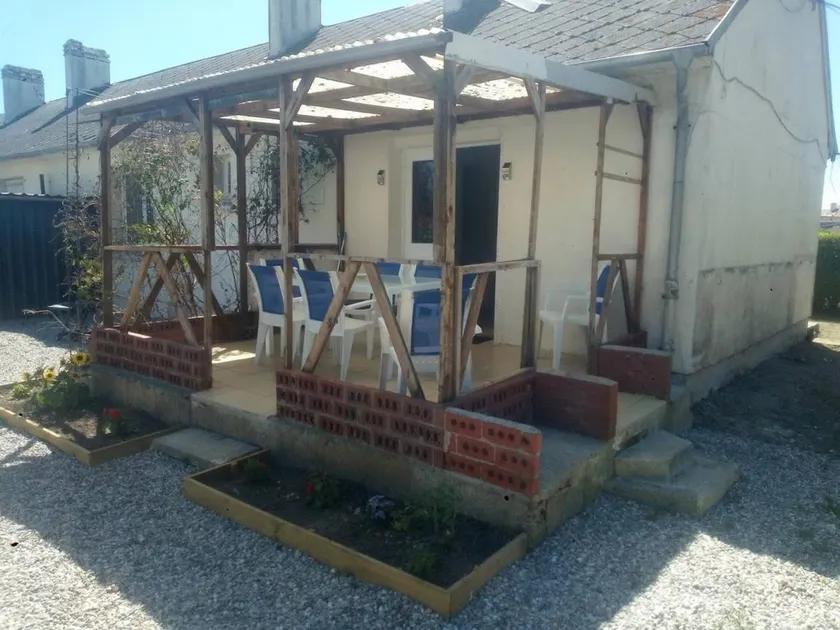 Holiday home with barbecue, garden & terrace - Image 1