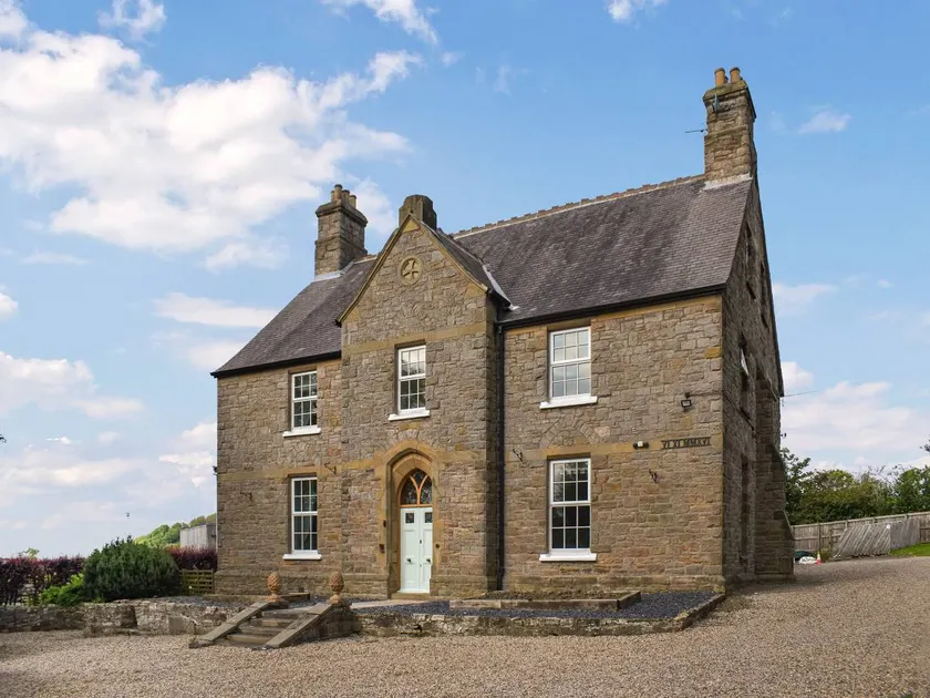 Cottage with jacuzzi & garden - Image 1