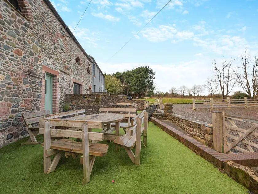 Family-friendly cottage with garden & BBQ | Water view | Pets are welcome - Image 1