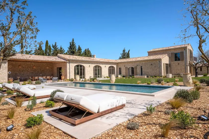 Villa near Saint-Rémy-de-Provence. - Image 1
