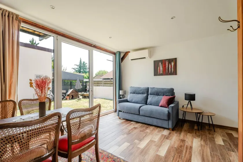 Apartment "L'Hirondelle" with Wi-Fi and Air Conditioning - Image 1