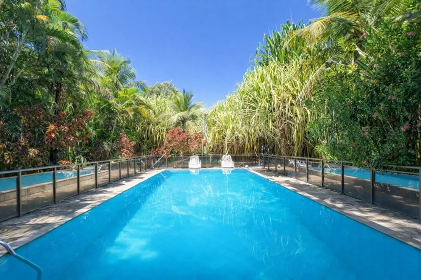 Cottage with garden, BBQ & private pool - Image 1