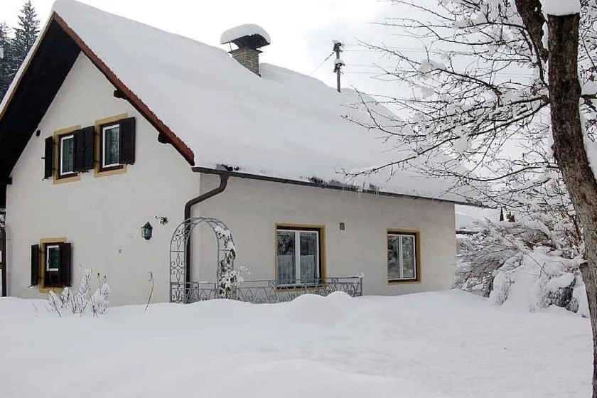 Holiday home with terrace, garden & barbeque - Image 1