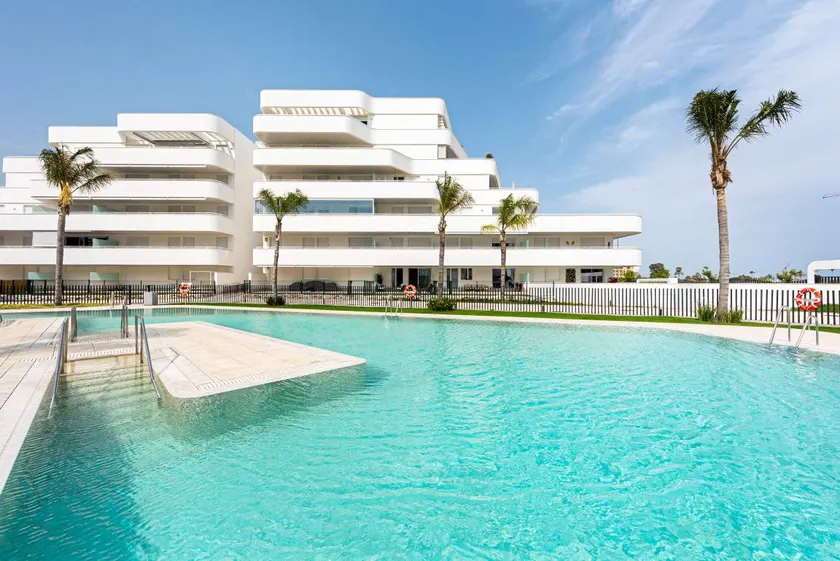 Appartement avec jardin, piscine privée et terrasse | Vue jardin | Adapté au travail à distance - Image 1
