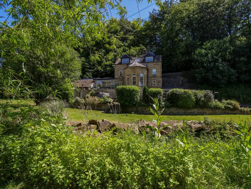 Child-friendly lovely cottage with garden & jacuzzi | Pets allowed - Image 1