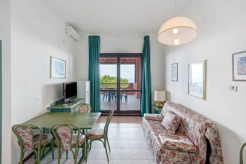 P. R. Club - Four-Room Velia 44 with Sea View, Private Terrace and Air Conditioning - Image 1