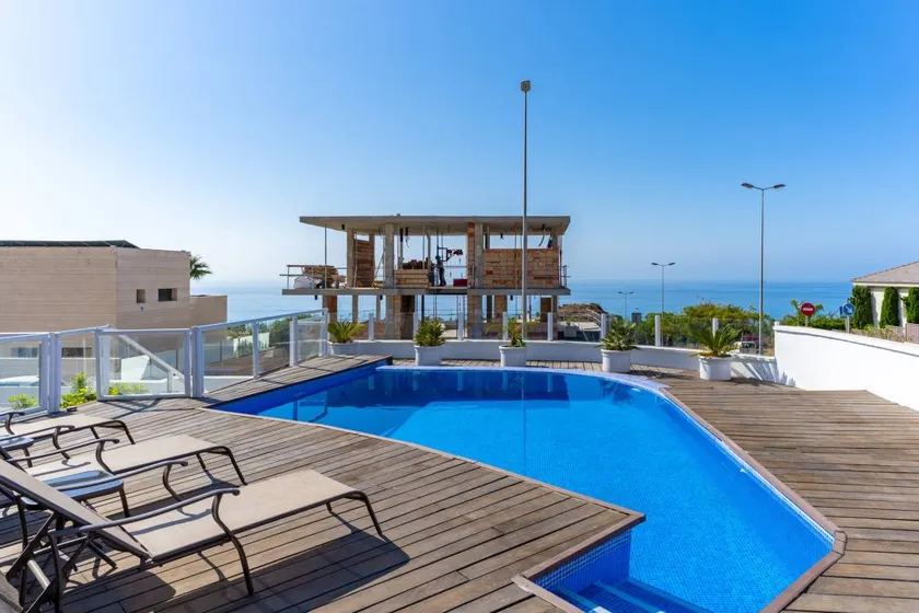 Holiday Home 'Iglu' with Sea Views, Wi-Fi and Air Conditioning - Image 1
