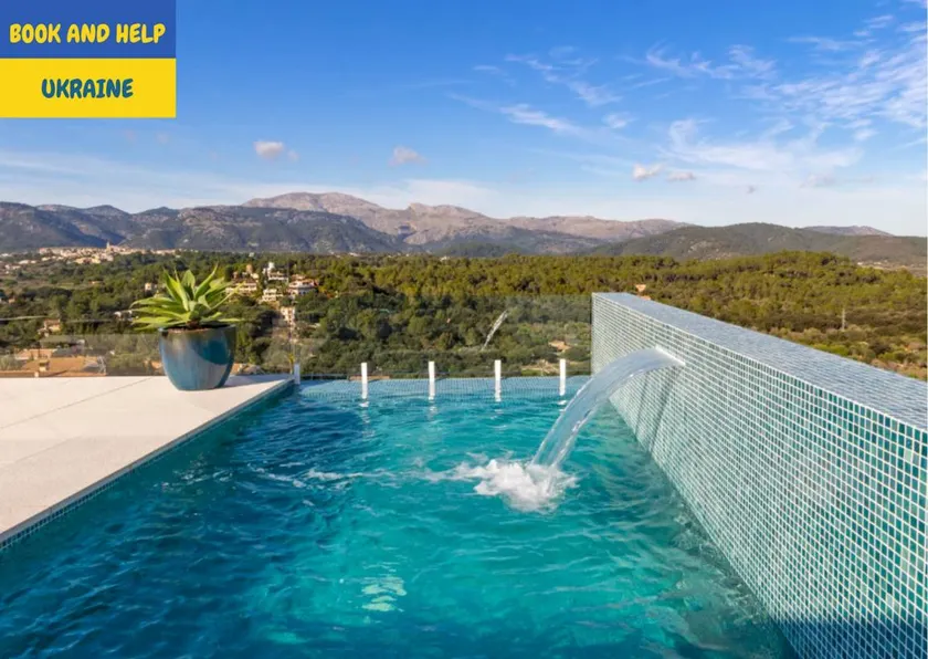 Villa with terrace, pool & hot tub - Image 1