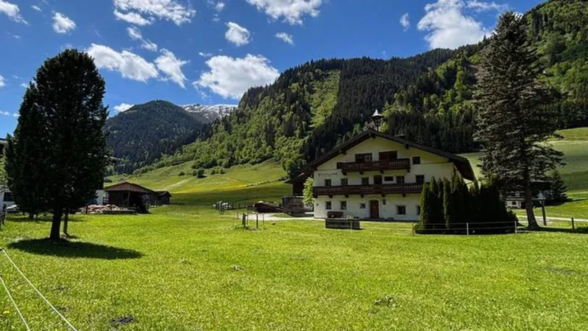 Holiday apartment with garden - Image 1