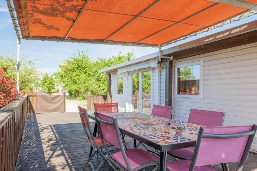 Charming Bungalow with Private Pool, Wi-Fi, and Air Conditioning - Image 1