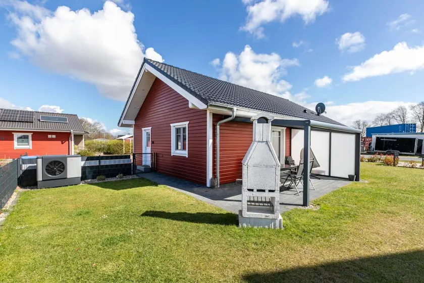 Fully equipped holiday home with terrace, BBQ & garden | Garden view | Pet-friendly - Image 1