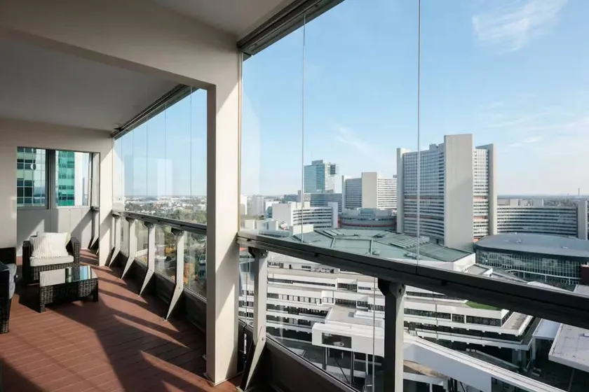 Mischek Tower Apartment with private terrace next to UNO - Image 1