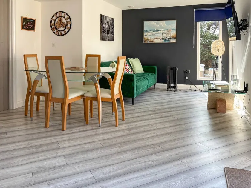 Children-friendly nice cottage with barbeque & jacuzzi | River view | Dogs allowed - Image 1