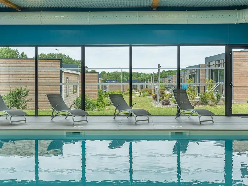 Cabin with heated pool - Image 1