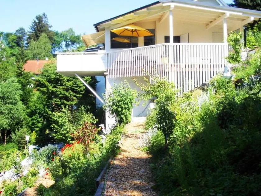 Flat with garden - Image 1