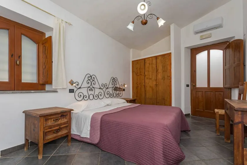 Private room with pool, garden & terrace | Garden view - Image 1