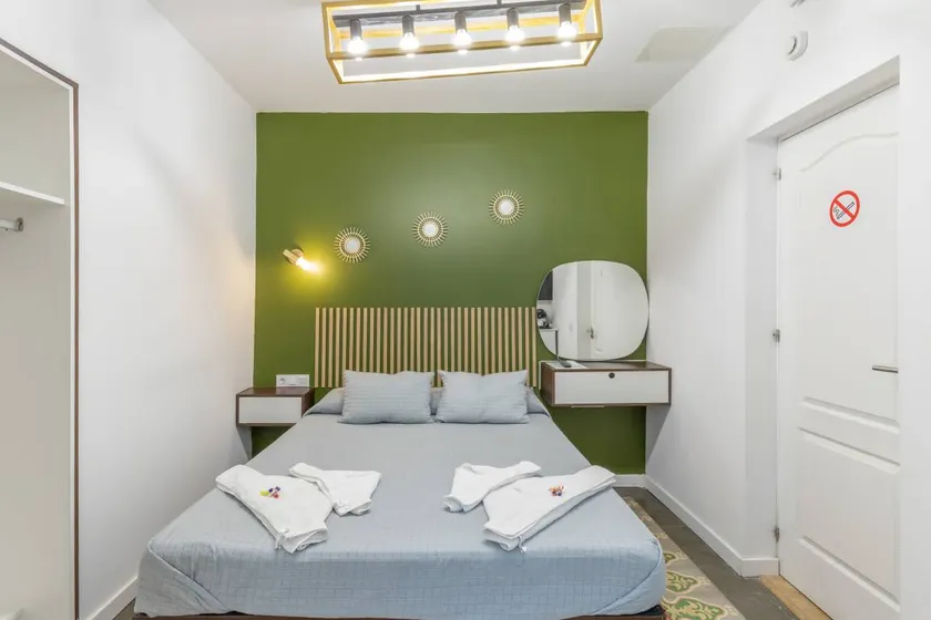 Private room | Next to Triana | City view - Image 1